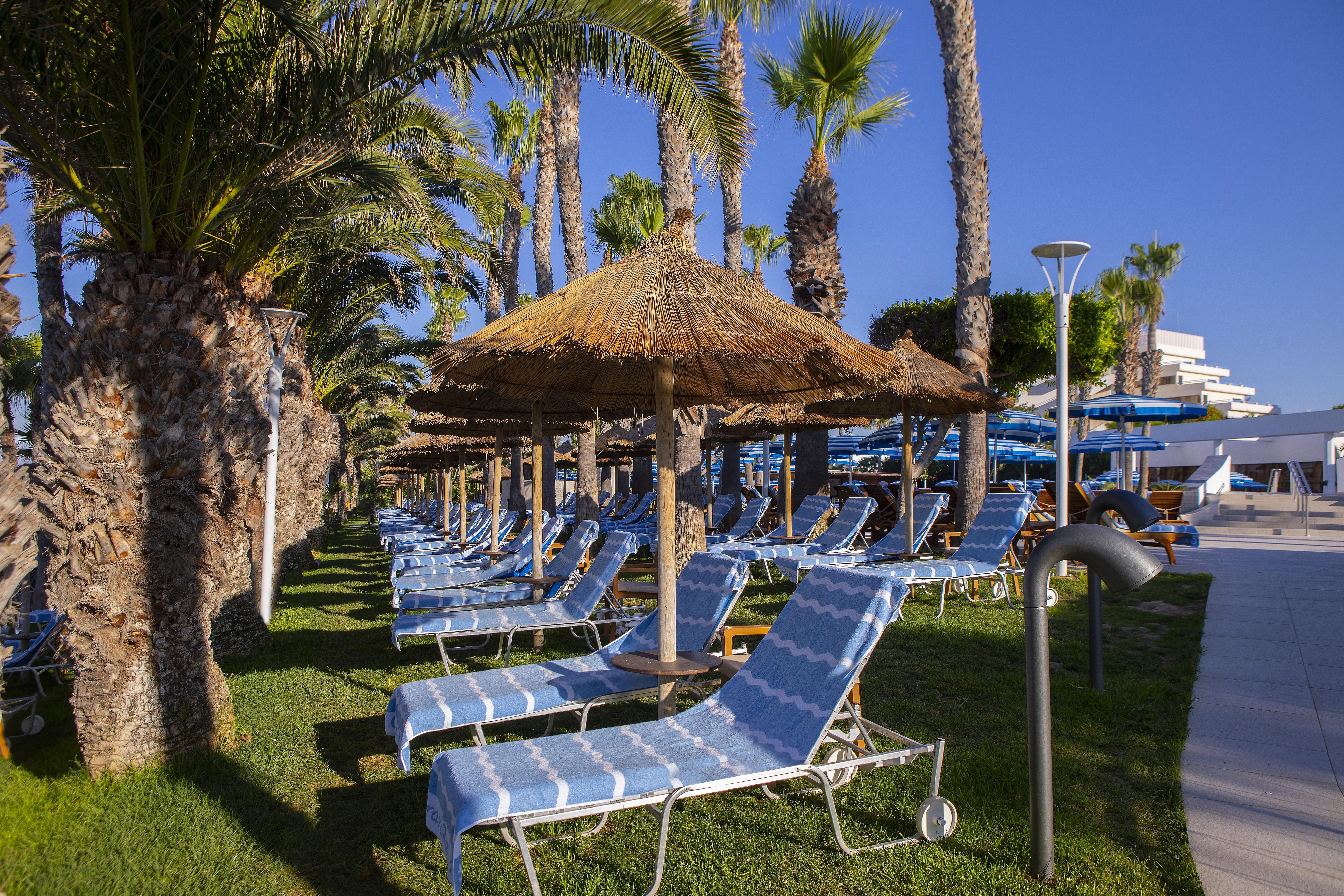 The Grandresort - Limited Edition By Leonardo Hotels Limassol Eksteriør billede Beach in Nea Vrasna
